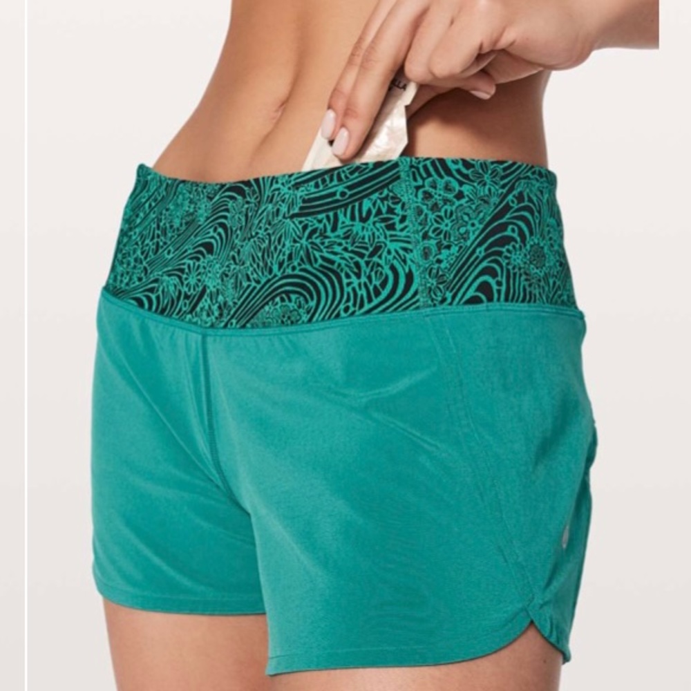 Lululemon Run Times II Shorts sz 8 4”